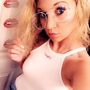 Meet your Posher, Kayla